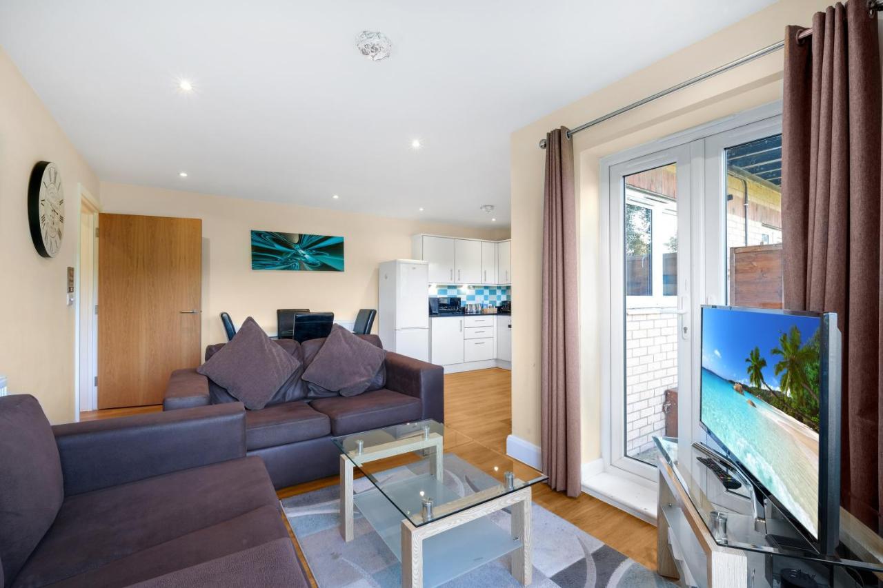 London Heathrow Living Serviced Apartments By Ferndale Stanwell Exterior foto