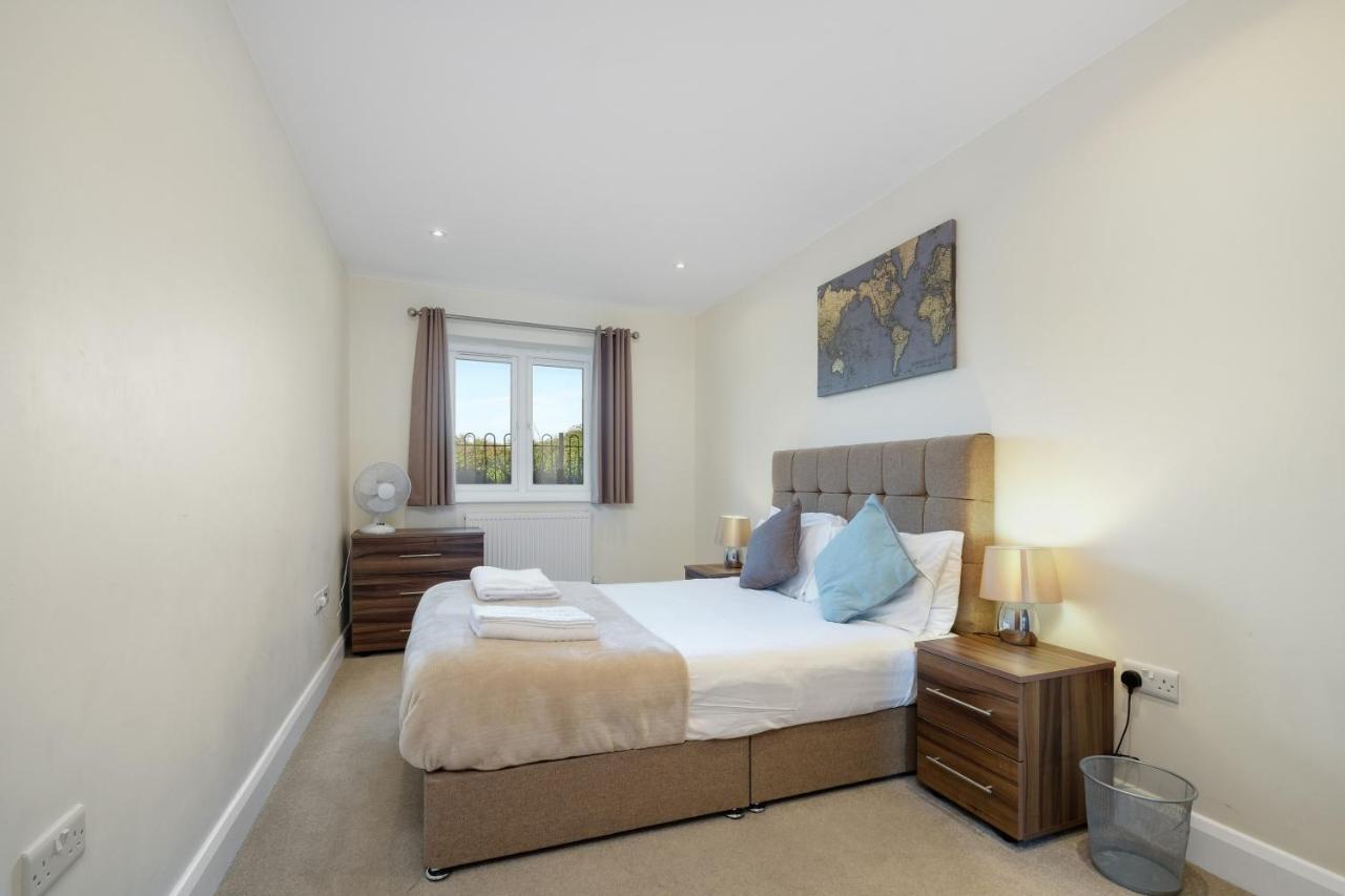London Heathrow Living Serviced Apartments By Ferndale Stanwell Exterior foto