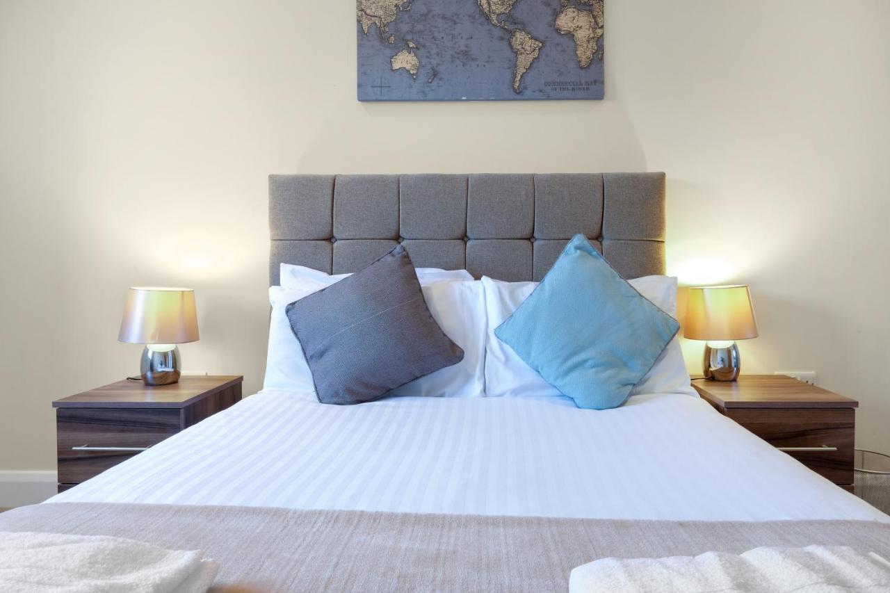 London Heathrow Living Serviced Apartments By Ferndale Stanwell Exterior foto