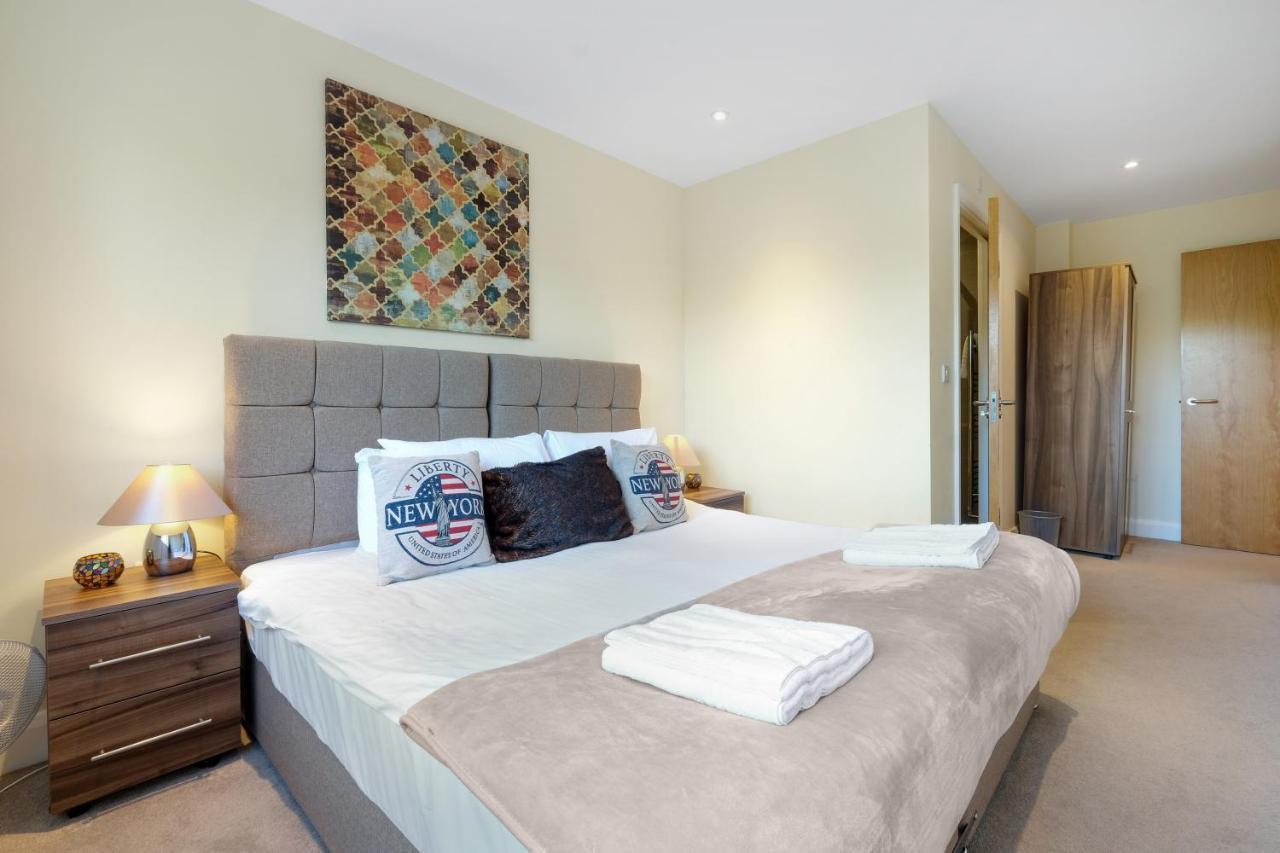 London Heathrow Living Serviced Apartments By Ferndale Stanwell Exterior foto