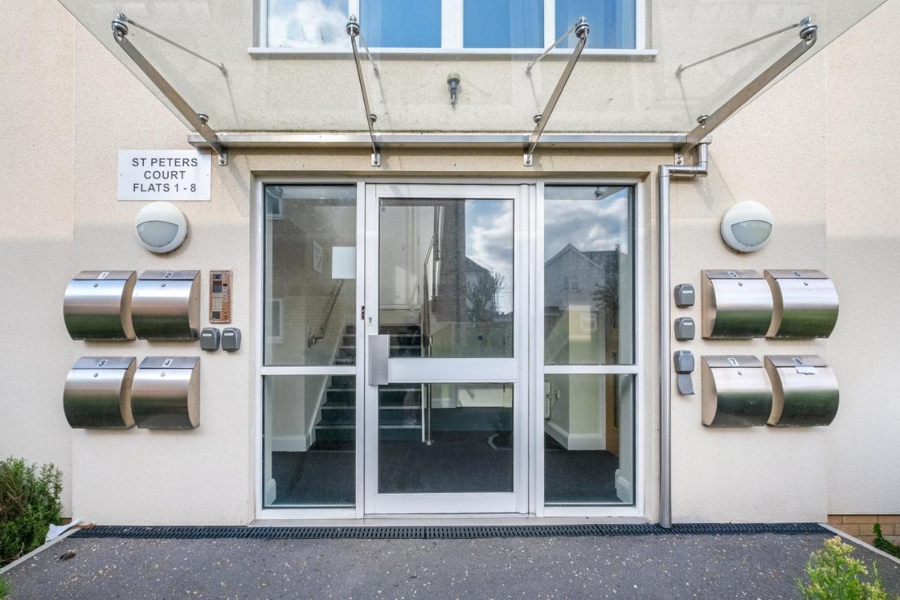 London Heathrow Living Serviced Apartments By Ferndale Stanwell Exterior foto