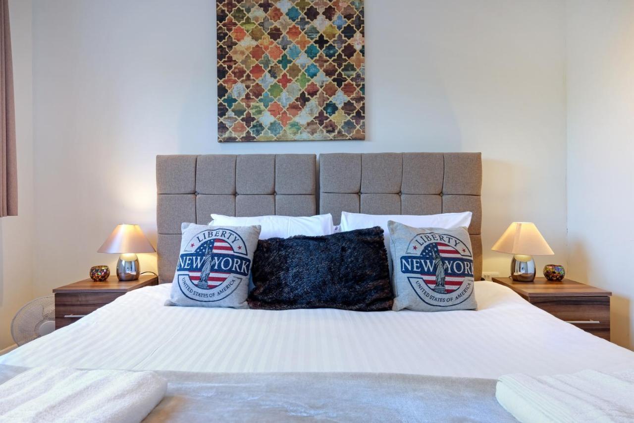 London Heathrow Living Serviced Apartments By Ferndale Stanwell Exterior foto