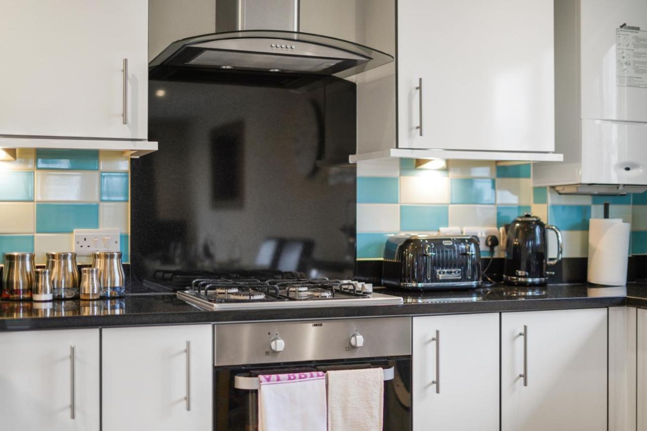 London Heathrow Living Serviced Apartments By Ferndale Stanwell Exterior foto
