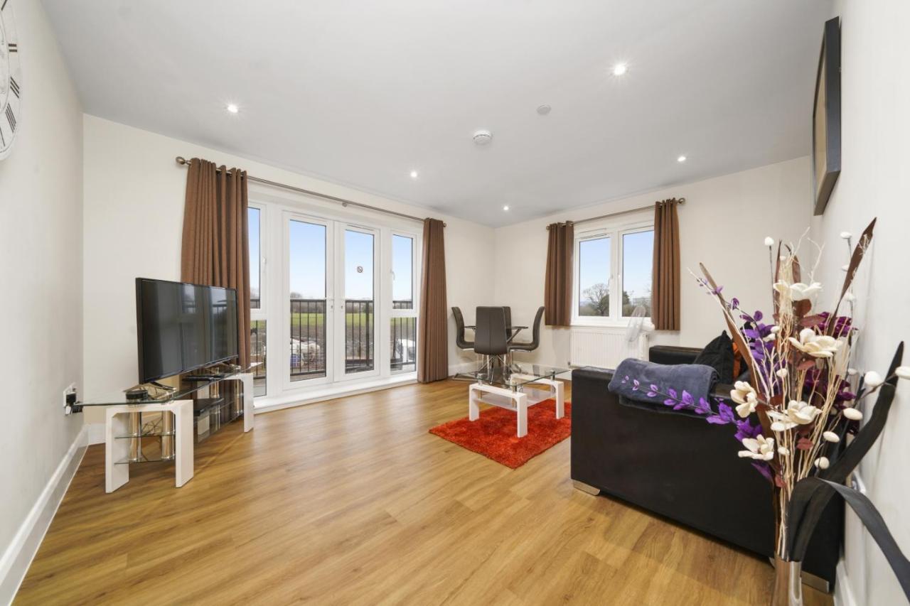 London Heathrow Living Serviced Apartments By Ferndale Stanwell Exterior foto