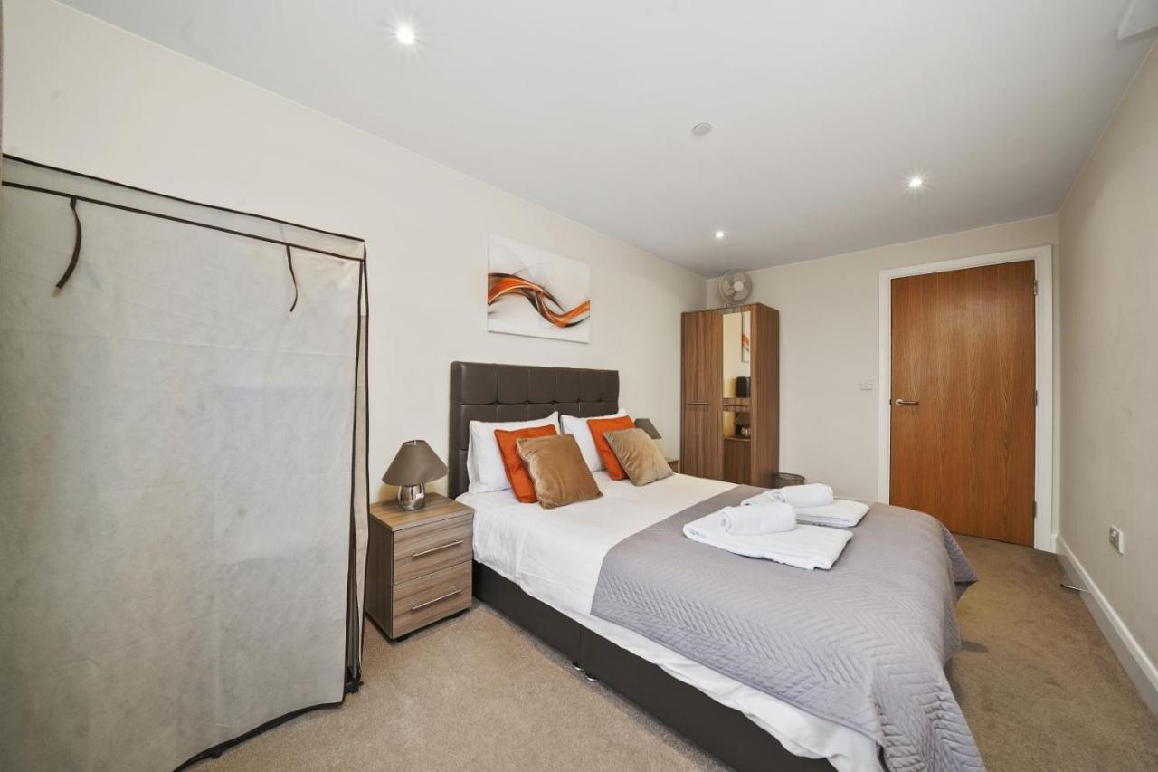 London Heathrow Living Serviced Apartments By Ferndale Stanwell Exterior foto