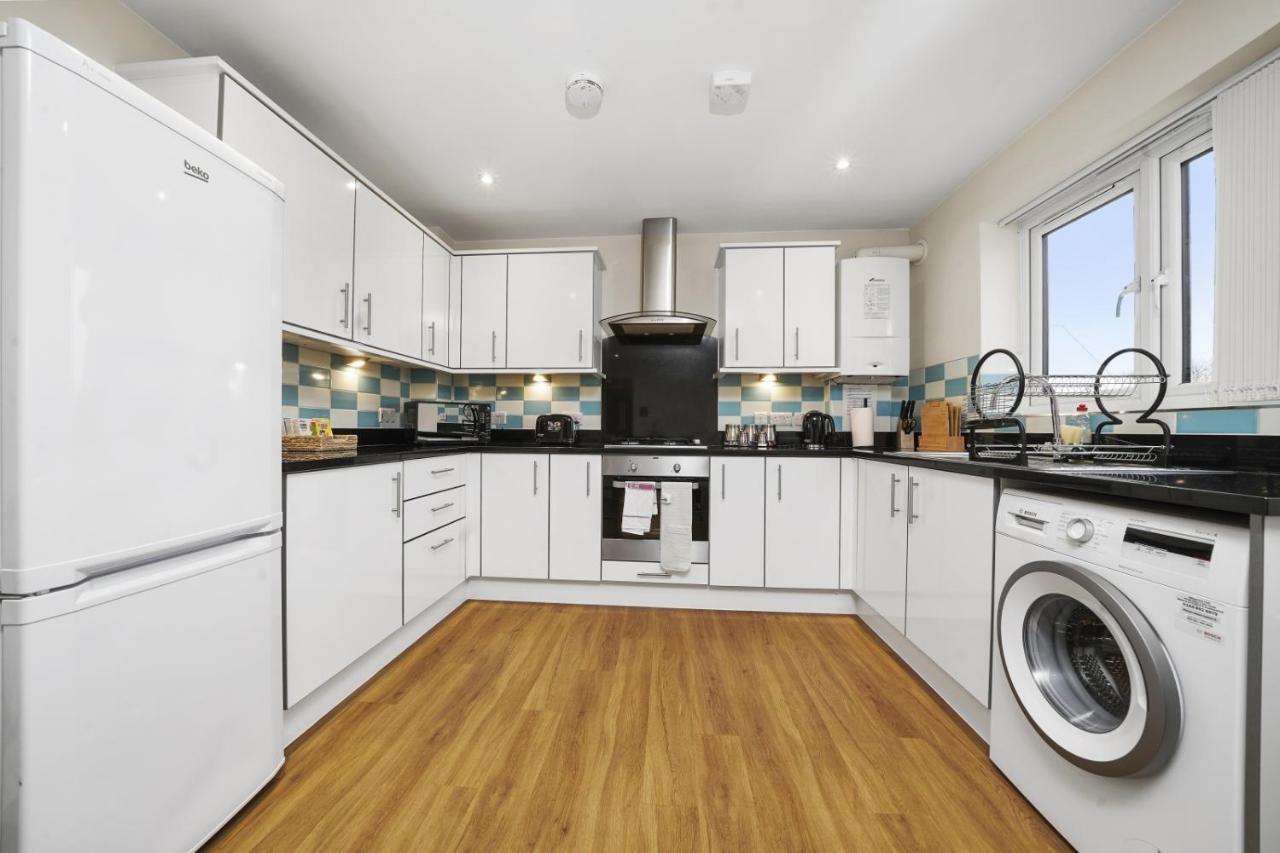London Heathrow Living Serviced Apartments By Ferndale Stanwell Exterior foto