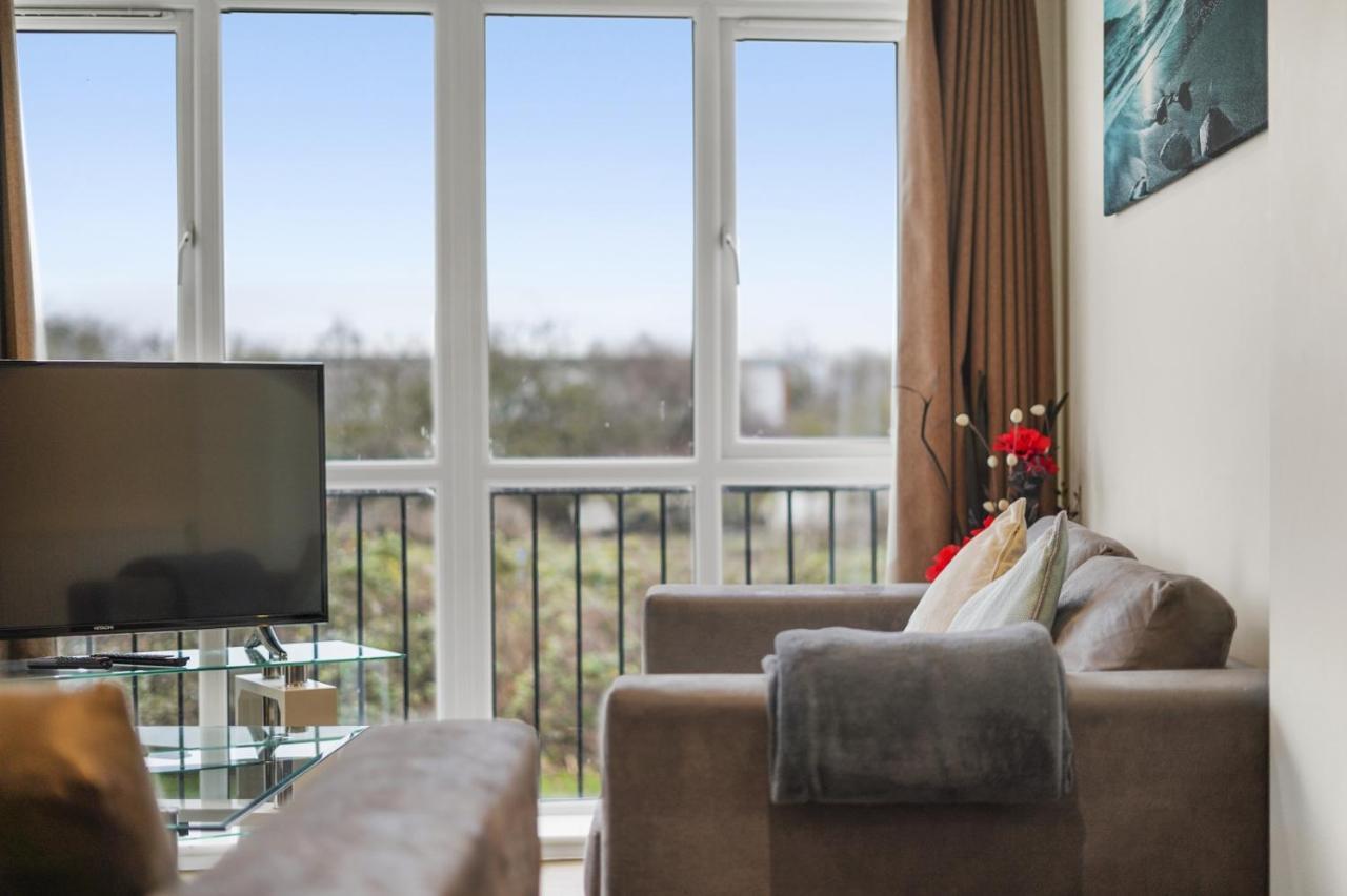 London Heathrow Living Serviced Apartments By Ferndale Stanwell Exterior foto
