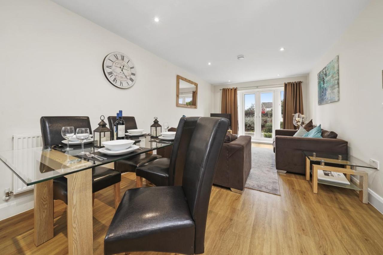 London Heathrow Living Serviced Apartments By Ferndale Stanwell Exterior foto